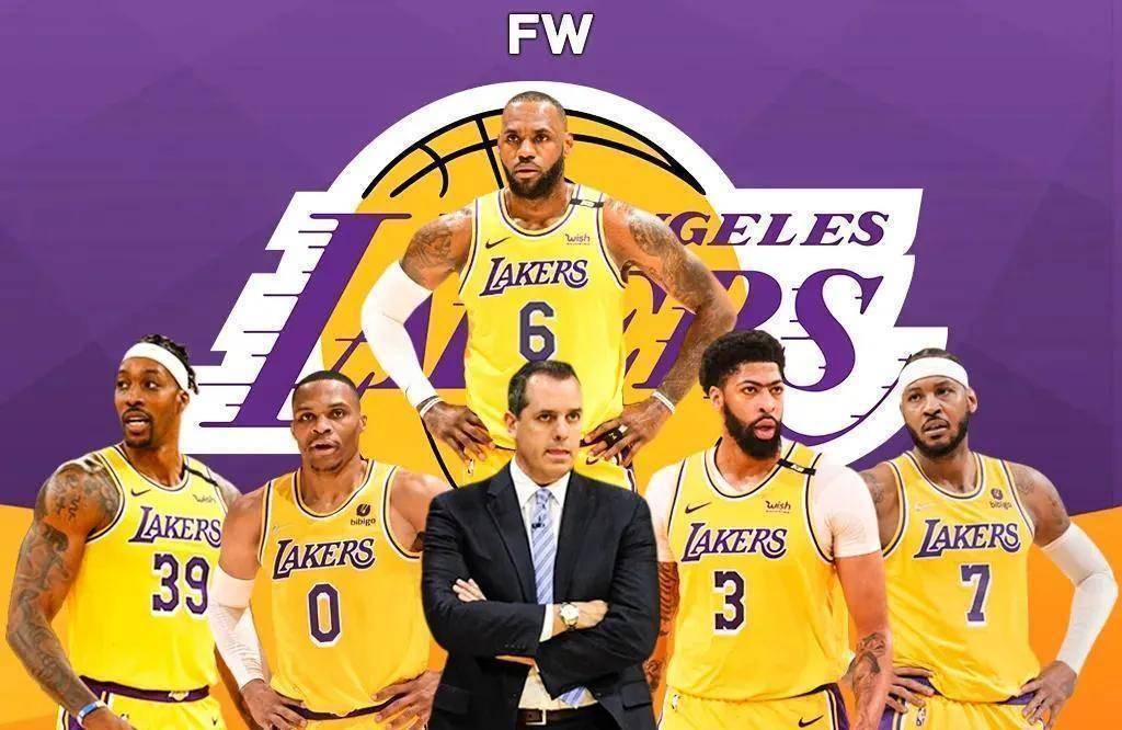 韩国女星穿曼联曼城球衣聚餐。左边是韩国国门金承奎...（韩国女星穿曼联与曼城球衣同桌聚餐，左侧为韩国国门金承奎）