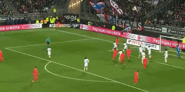 在直播镜头前被弗拉门戈球迷暴力扯头发，女记者发文呼吁尊重