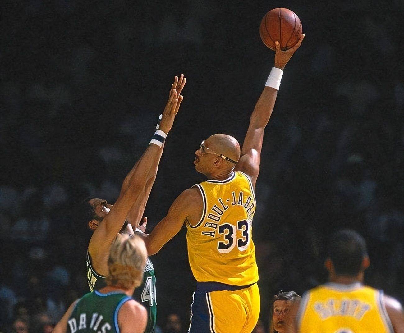 时代的眼泪：还记得阿森纳旧将阿尔芒-特拉奥雷吗？（红白往事：你还记得阿森纳旧将阿尔芒-特拉奥雷吗？）