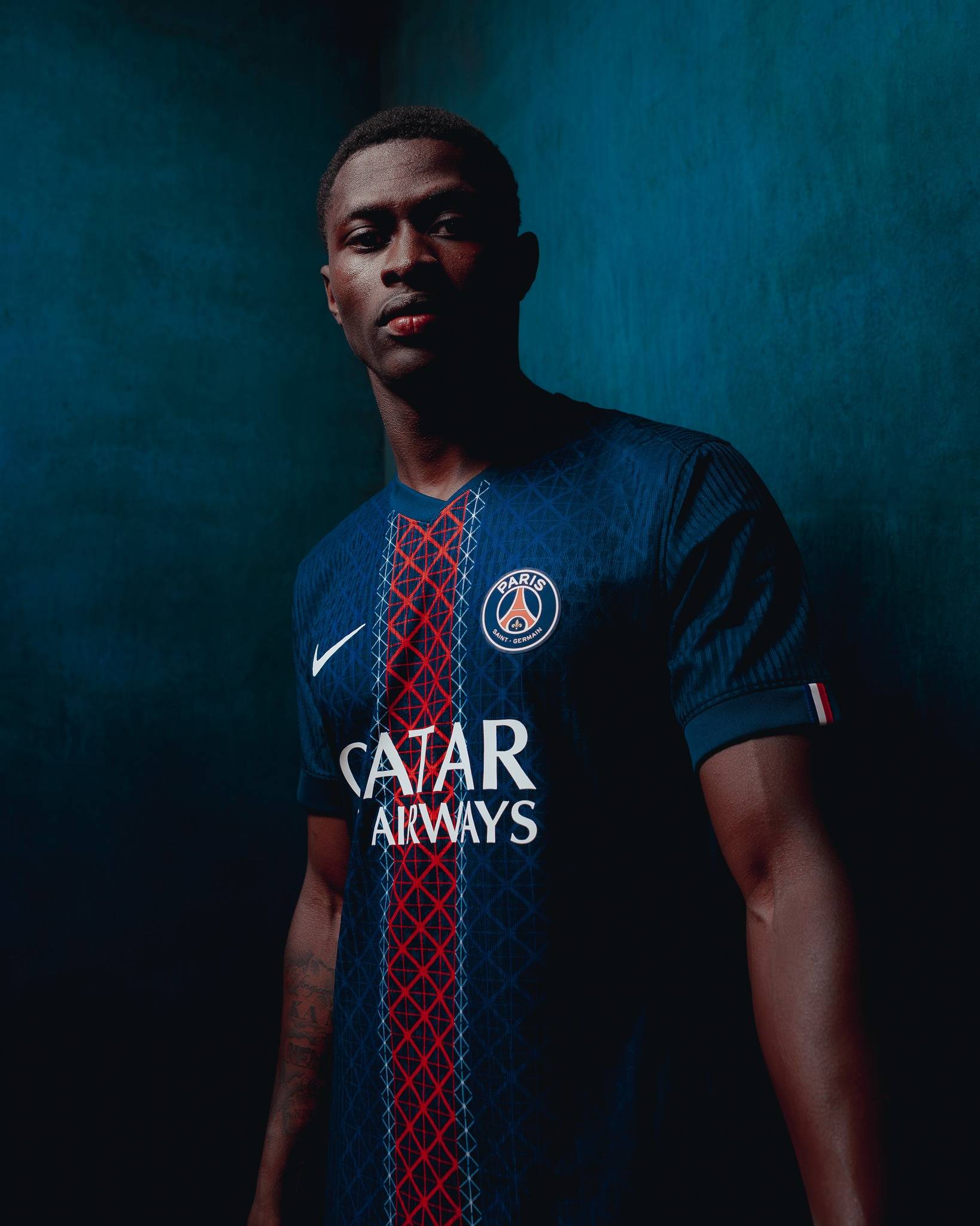 记者：皇马更衣室很团结，球员私下进行了交流以保持竞技表现（记者称皇马队内氛围融洽，球员私下沟通以维持竞技状态）