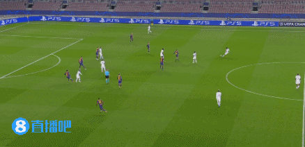 前锋关键时刻破门，球队士气高涨